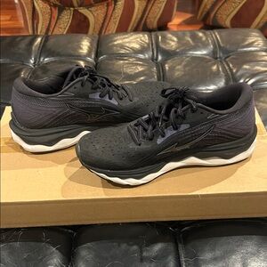 Mizuno wave sky 06 energy Black and Gray Athletic Shoes